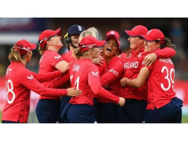 女子T20世界杯:英格兰队战胜印度队保持小组第一