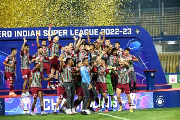 ISL 2022-23: ATK Mohun Bagan在惊险战胜班加罗尔FC后举起奖杯